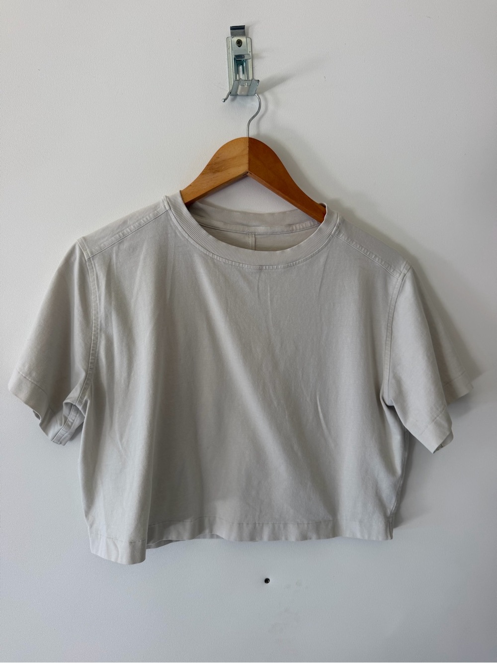 Lululemon Women's Cropped Crewneck Tee — Light Gray Size 8/10